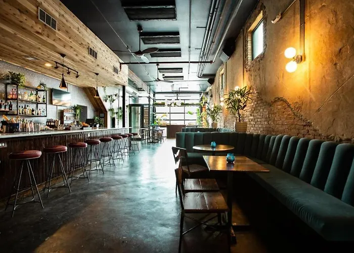 Pet Friendly hotel: Deep Ellum Hostel - Adults Only