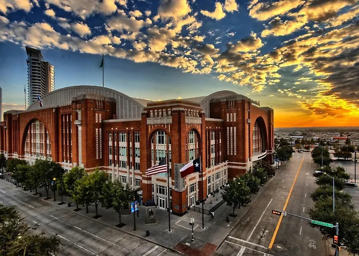 Hotel with Tennis: Crowne Plaza Dallas Downtown By Ihg